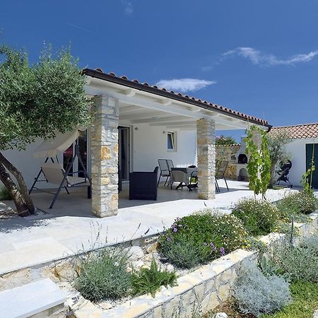 Villa Emily Peroj Luaran gambar