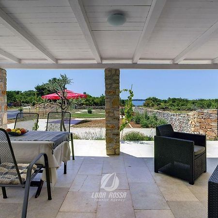 Villa Emily Peroj Luaran gambar