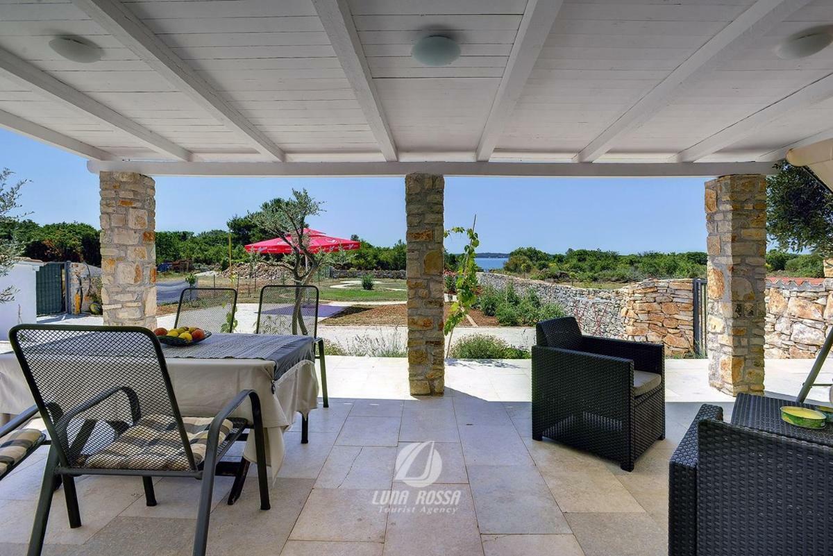 Villa Emily Peroj Luaran gambar